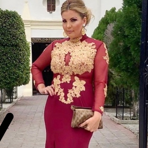 ❌Donated❌ Gucci Shoulder Gold Pouch ❤️💚 - Picture 5 of 5